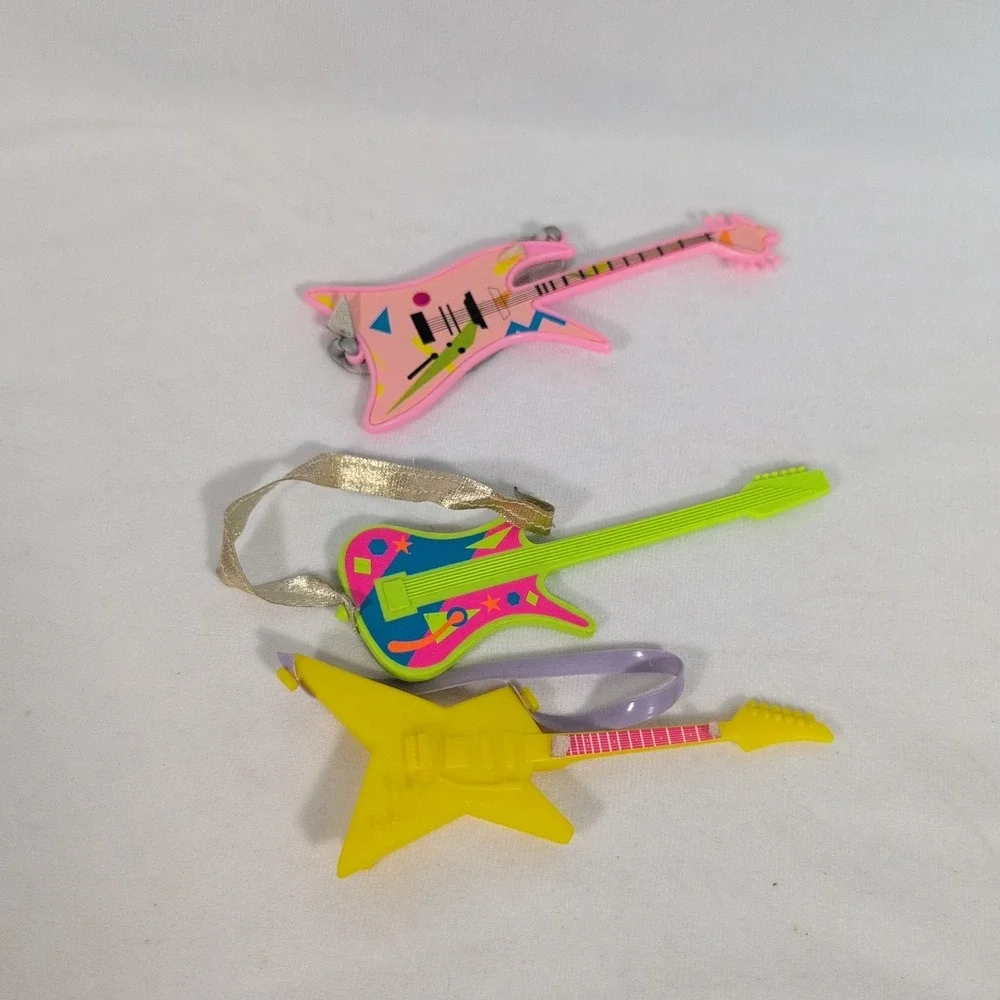 Vintage Barbie and the Rockers guitars (3)